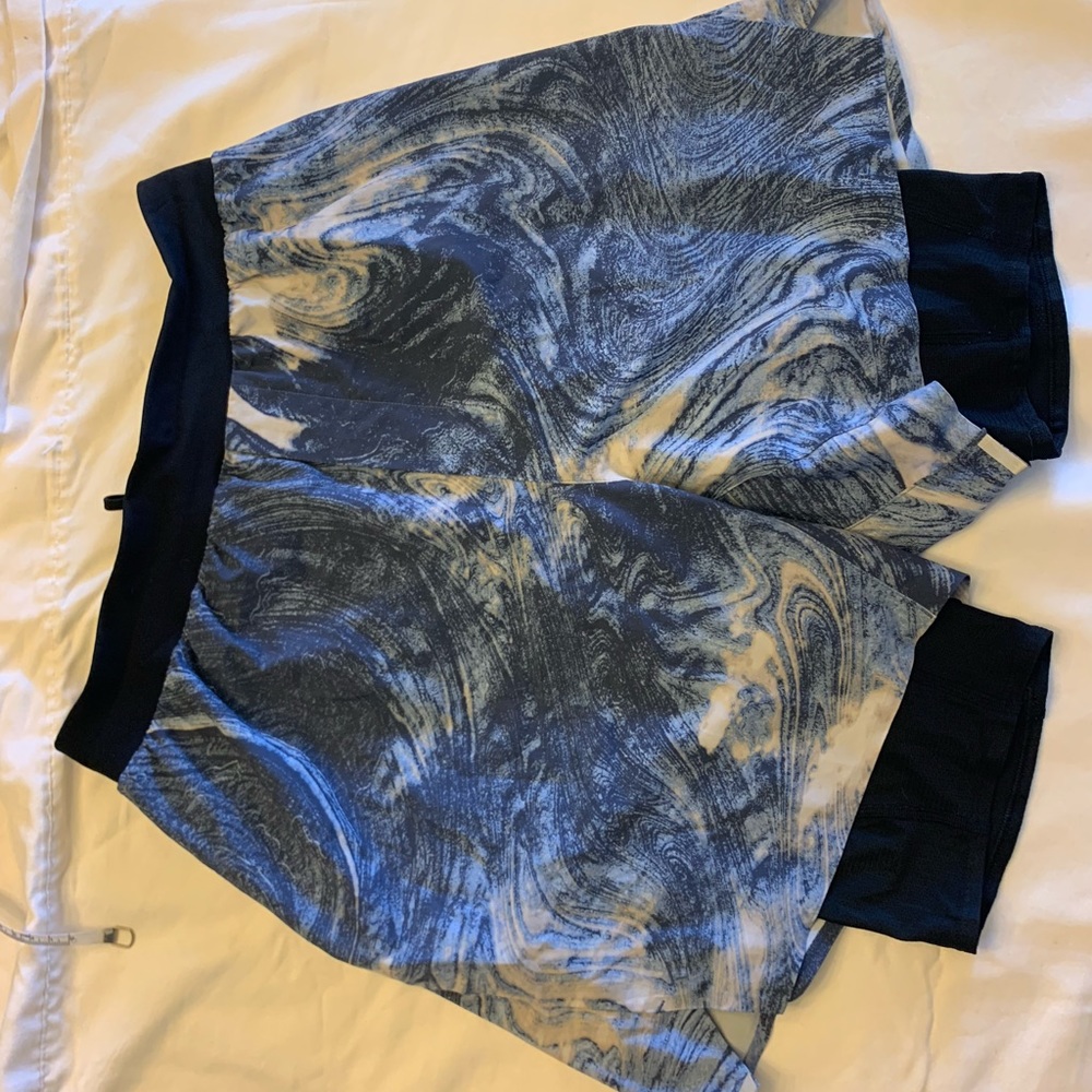 Lululemon short 6” inseam size small